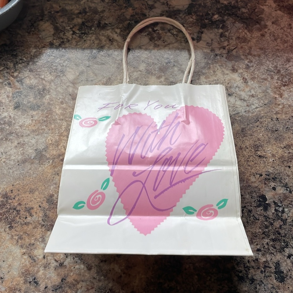 Bundle American Greetings Gift Bag & Hallmark Gift Bag ~ Heart Valentines Day - Picture 7 of 9